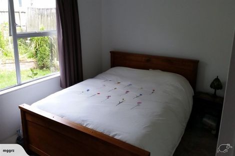 Photo of property in 1/4 Tawa Road, Te Atatu Peninsula, Auckland, 0610