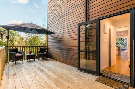 Photo of property in 410a Scenic Drive, Waiatarua, Auckland, 0612