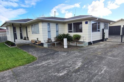 Photo of property in 35 Rhodes Drive, Kelvin Grove, Palmerston North, 4414
