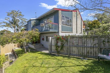 Photo of property in 8 Valdese Rise, Browns Bay, Auckland, 0630