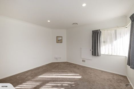 Photo of property in 10 The Oaks, Awapuni, Palmerston North, 4412