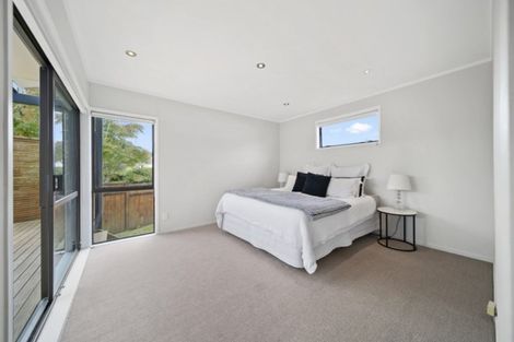 Photo of property in 5 Darren Crescent, Half Moon Bay, Auckland, 2012