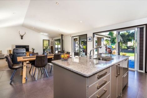 Photo of property in 21 Stewart Glen, Acacia Bay, Taupo, 3385