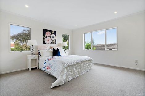 Photo of property in 11a Gerwyn Place, Pakuranga Heights, Auckland, 2010