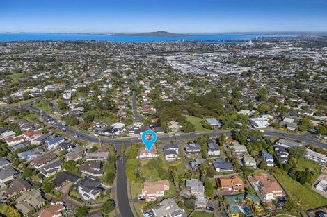 Photo of property in 38 Sunset Road, Unsworth Heights, Auckland, 0632