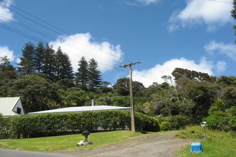 Photo of property in 33 Domain Crescent, Muriwai, Waimauku, 0881