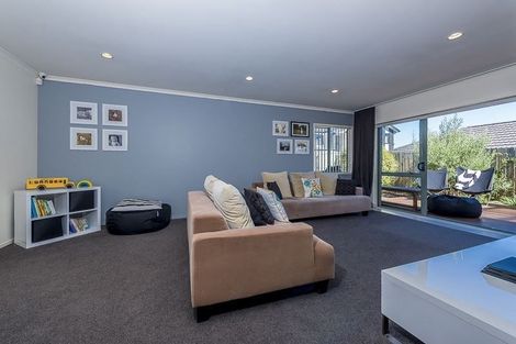 Photo of property in 2a Renata Crescent, Te Atatu Peninsula, Auckland, 0610
