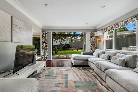 Photo of property in 10 Awaroa Road, Sunnyvale, Auckland, 0612