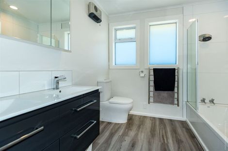 Photo of property in 28 Railway Road, Dunsandel, 7682