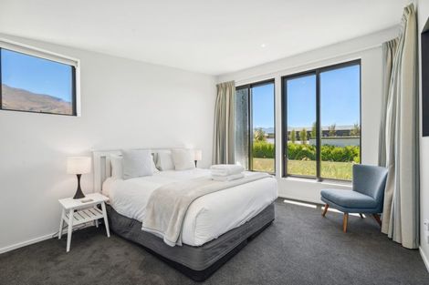 Photo of property in 28 Stackbrae Avenue, Wanaka, 9305