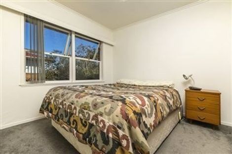 Photo of property in 1/33 Knightsbridge Drive, Forrest Hill, Auckland, 0620