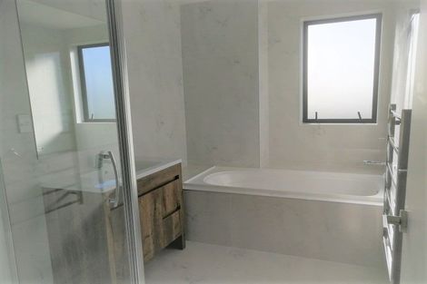 Photo of property in 14 Seafarer Crescent, Stanmore Bay, Whangaparaoa, 0932