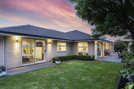Photo of property in 28 Holiday Drive, Mairehau, Christchurch, 8052