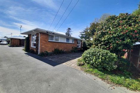 Photo of property in 2/43 Prestons Road, Redwood, Christchurch, 8051