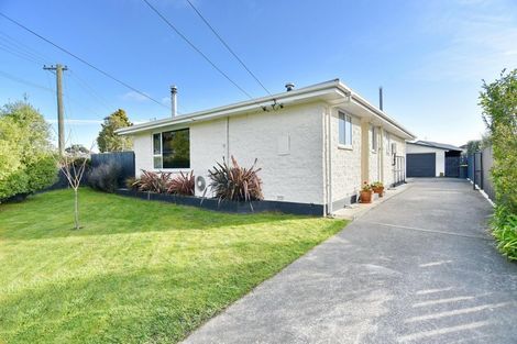 Photo of property in 11 Hannah Place, Redwood, Christchurch, 8051