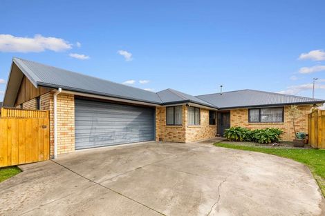 Photo of property in 21 Boston Parade, Kelvin Grove, Palmerston North, 4414