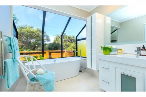 Photo of property in 60 Scott Road, Stanmore Bay, Whangaparaoa, 0932