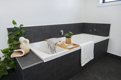 Photo of property in 8 Taurangawaka Road, One Tree Point, 0118