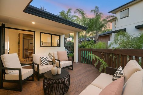 Photo of property in 11 Nottingham Place, Northcross, Auckland, 0630