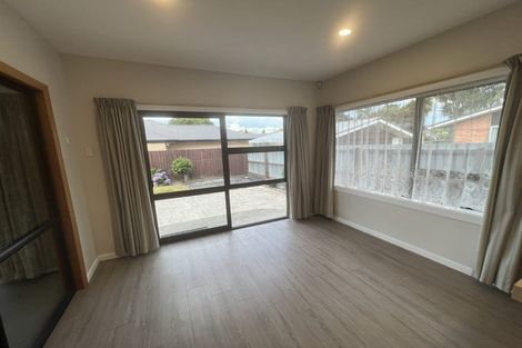 Photo of property in 32 Avonhead Road, Avonhead, Christchurch, 8042