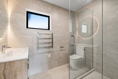 Photo of property in 34a Lorikeet Place, Unsworth Heights, Auckland, 0632