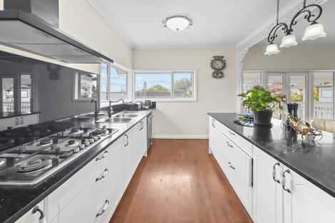 Photo of property in 73c East Coast Road, Castor Bay, Auckland, 0620