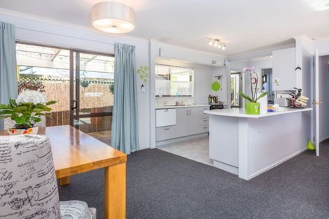 Photo of property in 8 Harbour Crest Drive, Waiuku, 2123