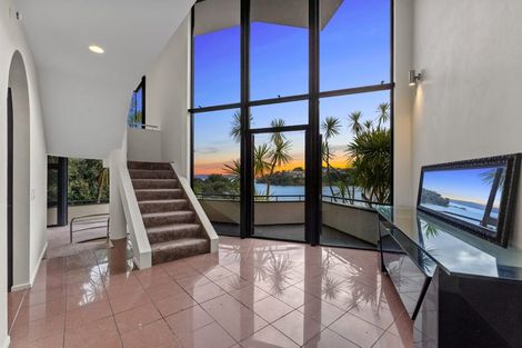 Photo of property in 2/102 Queen Street, Northcote Point, Auckland, 0627