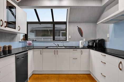 Photo of property in 52 Bayly Road, Blagdon, New Plymouth, 4310