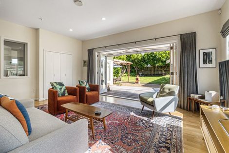 Photo of property in 40 Te Kawa Road, Greenlane, Auckland, 1061