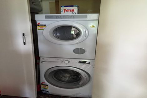 Photo of property in 5 Naera Place, Kawaha Point, Rotorua, 3010