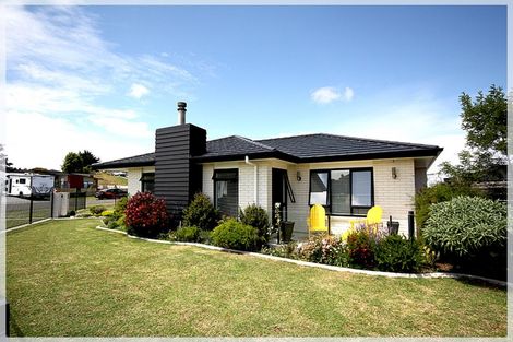 Photo of property in 10 Oxnam Place, Foxton Beach, Foxton, 4815