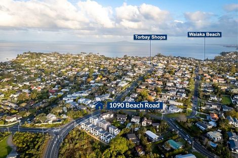 Photo of property in 2/1090 Beach Road, Torbay, Auckland, 0630