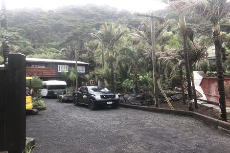 Photo of property in 1 Piha Road, Piha, New Lynn, 0772