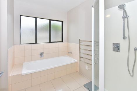 Photo of property in 18 Crannog Fen, Wattle Downs, Auckland, 2103