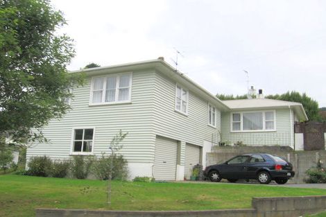 Photo of property in 57 Kiwi Crescent, Tawa, Wellington, 5028
