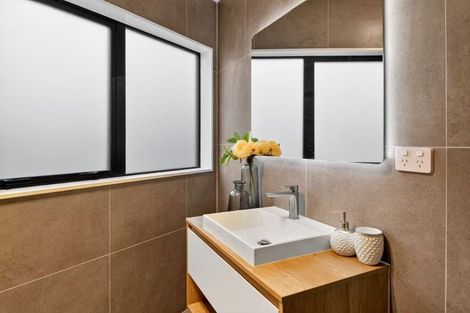 Photo of property in 121d Vodanovich Road, Te Atatu South, Auckland, 0610