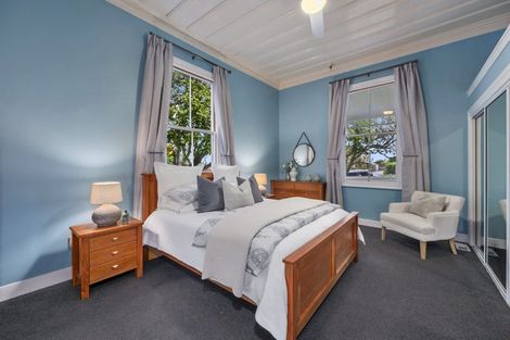 Photo of property in 30 Maritime Terrace, Birkenhead, Auckland, 0626
