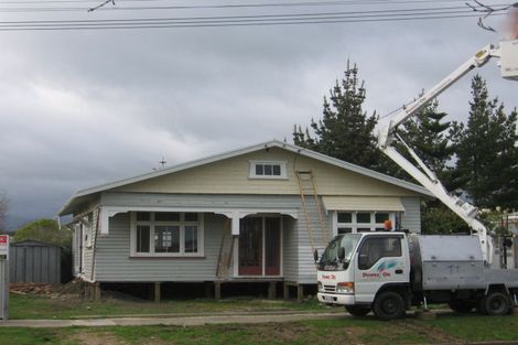 Photo of property in 35 Mckenzie Street, Levin, 5510