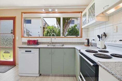 Photo of property in 40 Glenbervie Crescent, Massey, Auckland, 0614