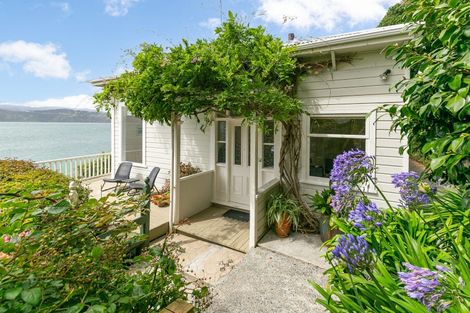 Photo of property in 427 Karaka Bay Road, Karaka Bays, Wellington, 6022
