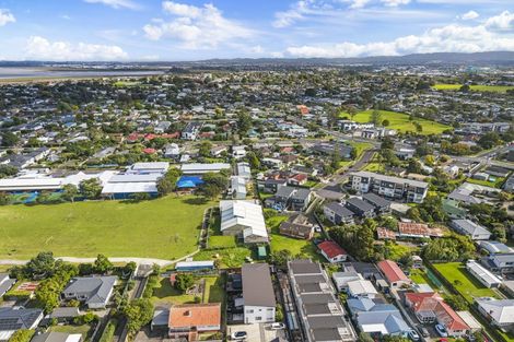 Photo of property in 7/69 Wharf Road, Te Atatu Peninsula, Auckland, 0610