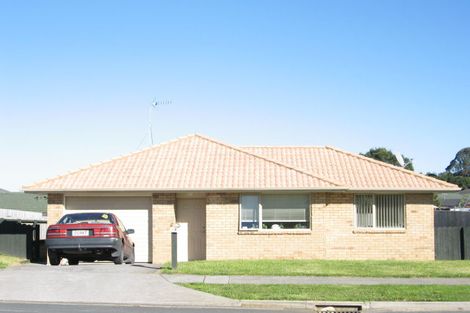 Photo of property in 49 Glenveagh Park Drive, Weymouth, Auckland, 2103