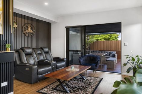 Photo of property in 7/69 Wharf Road, Te Atatu Peninsula, Auckland, 0610