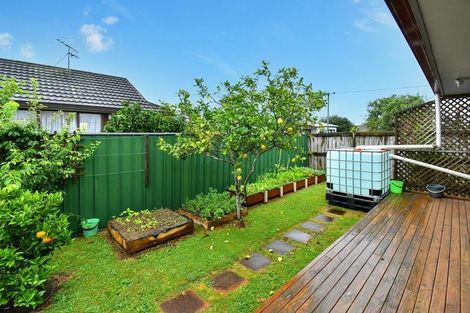 Photo of property in 2/24 Grove Road, Papakura, 2110