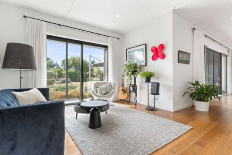 Photo of property in 7 Fairway Drive, Martinborough, 5711