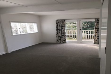 Photo of property in 52 Beach Haven Road, Beach Haven, Auckland, 0626