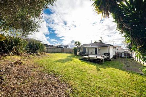 Photo of property in 17 Bodi Place, Te Atatu South, Auckland, 0610
