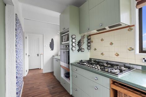 Photo of property in 20 Arapito Road, Titirangi, Auckland, 0604