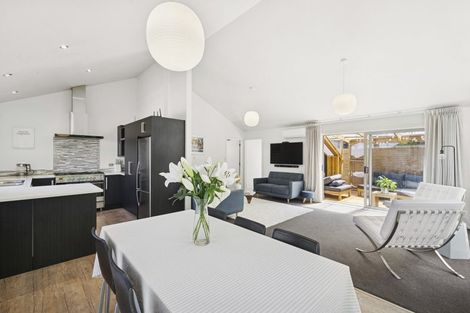 Photo of property in 45 Burma Road, Khandallah, Wellington, 6035